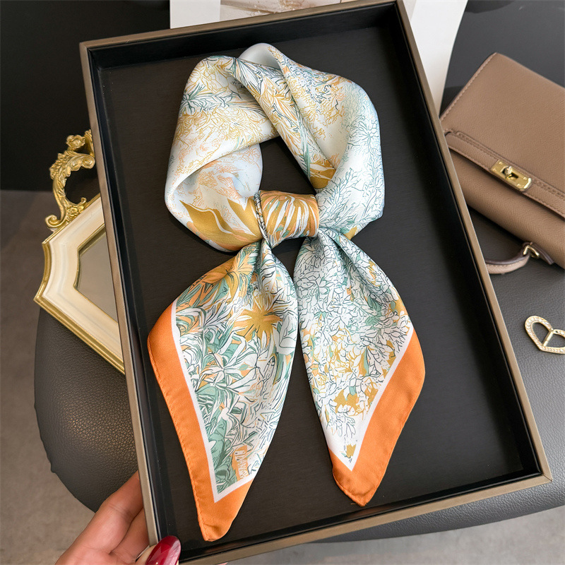 Lenço de Seda com Estampa de D - Face Scarf Mask avaliação e preço