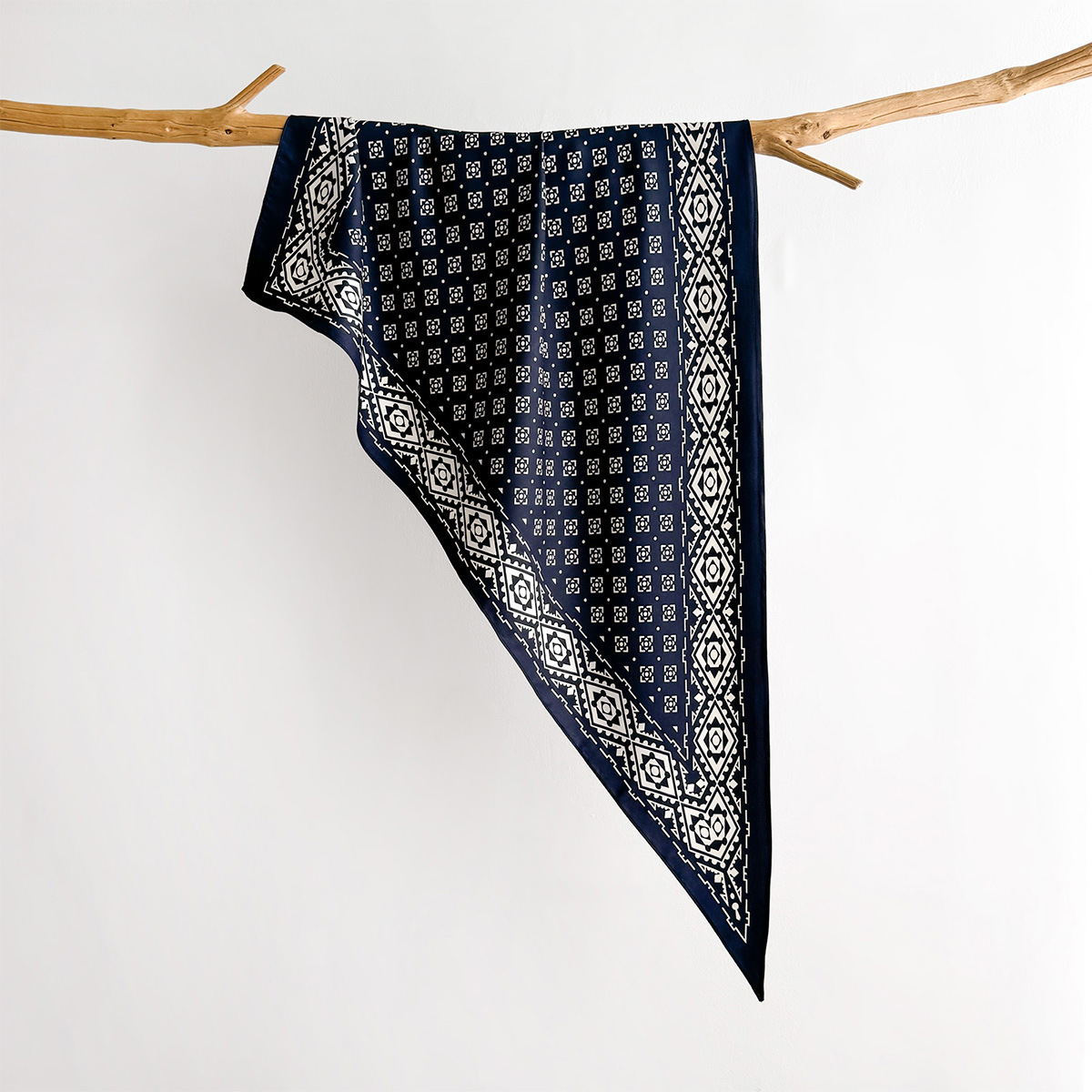 Lenço quadrado com estampa ret - Face Scarf Mask avaliação e preço