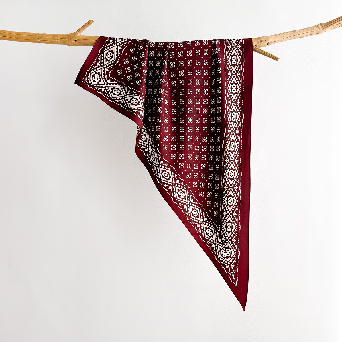 Lenço quadrado com estampa ret - Face Scarf Mask avaliação e preço